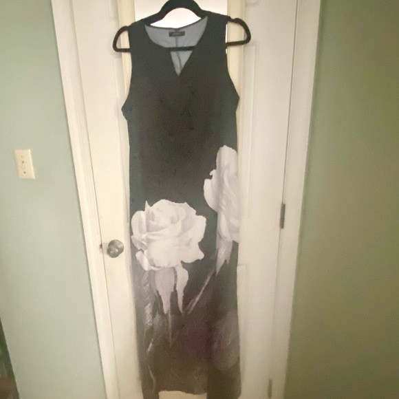 Just Fashion Now Dresses & Skirts - Just Fashion Now Black and White Floral Maxi Dress- Sz M